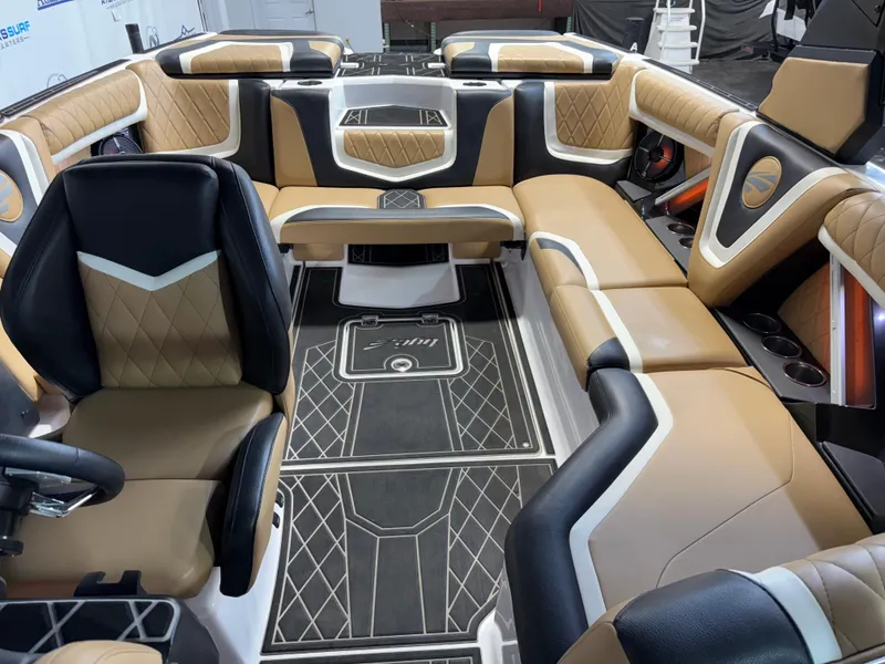 Slide: The Image of Tigé 21ZX 2022 - 23