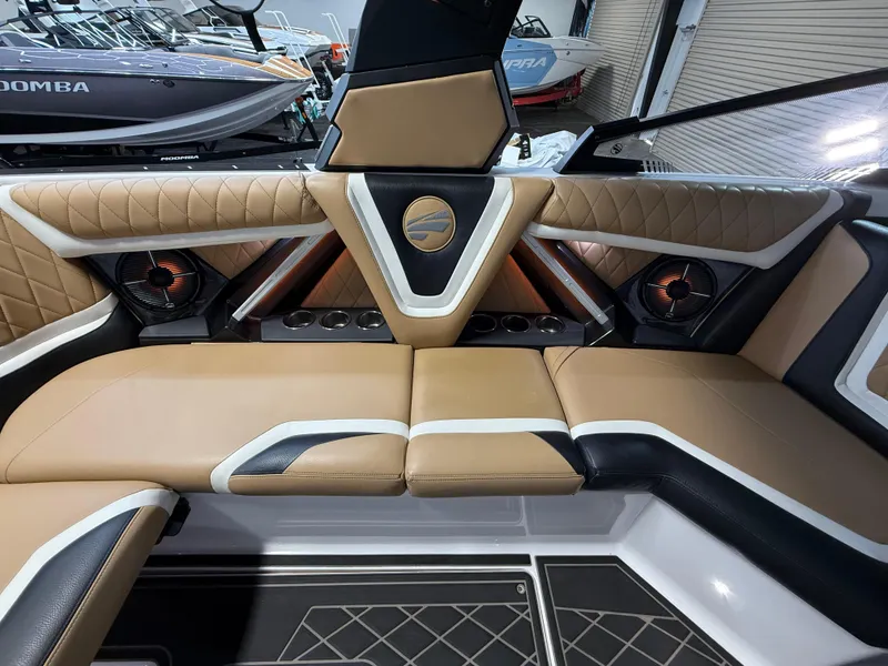 Slide: The Image of Tigé 21ZX 2022 - 24