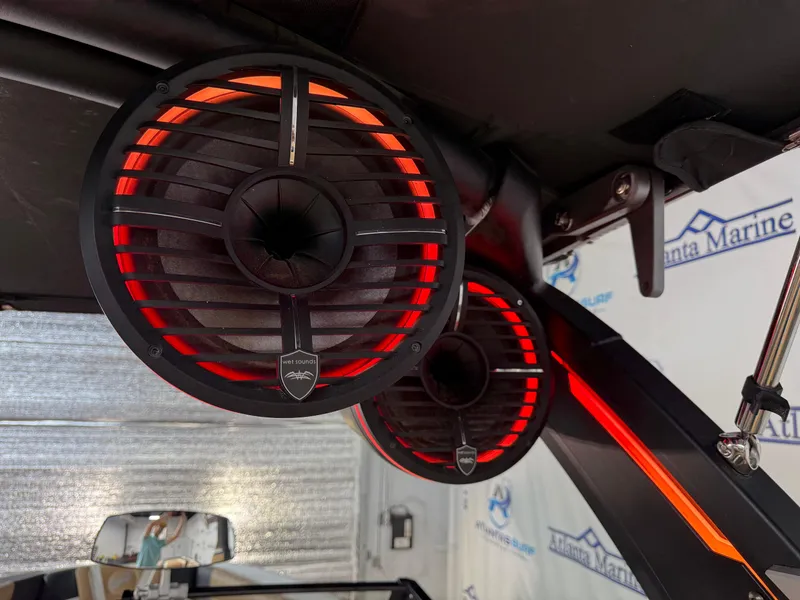 Slide: The Image of Tigé 21ZX 2022 - 25