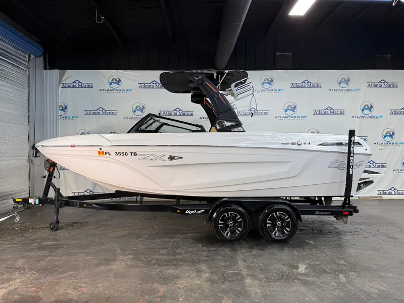 Slide: The Image of Tigé 21ZX 2022 - 3