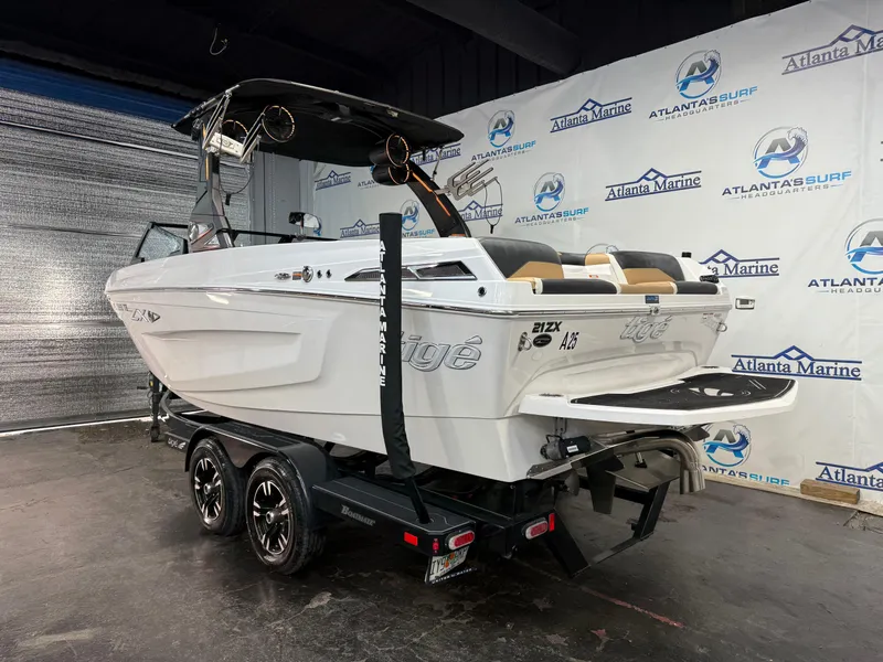 Slide: The Image of Tigé 21ZX 2022 - 4