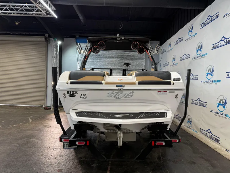 Slide: The Image of Tigé 21ZX 2022 - 5