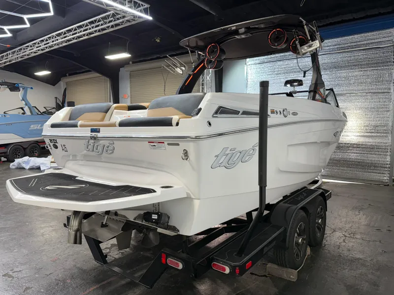 Slide: The Image of Tigé 21ZX 2022 - 7