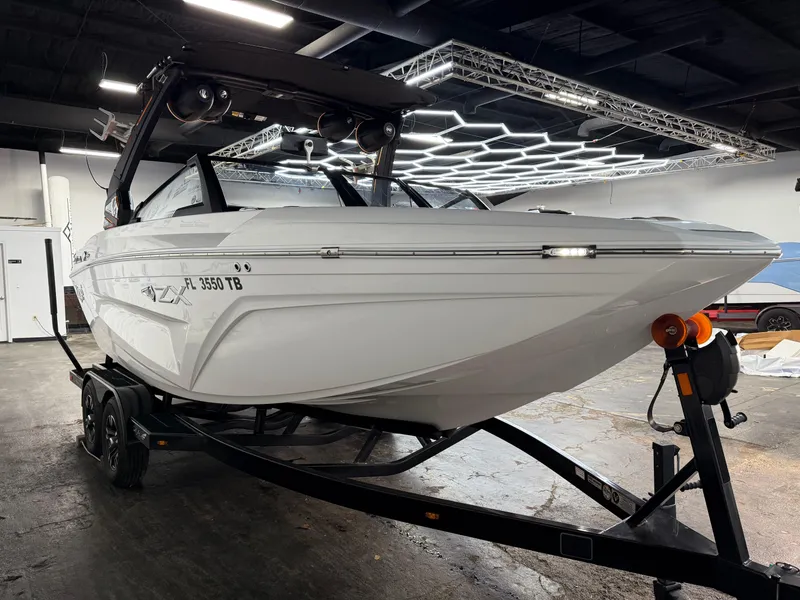 Slide: The Image of Tigé 21ZX 2022 - 8