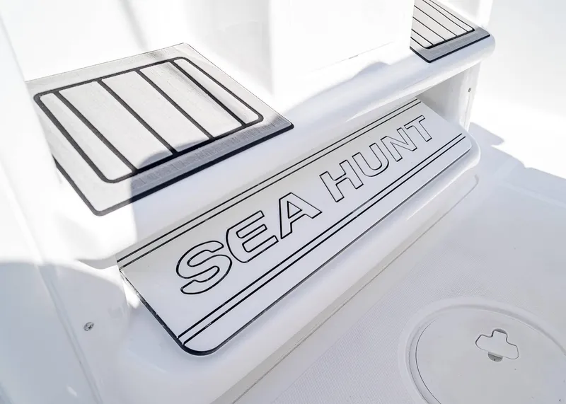 Slide: The Image of 2025 Sea Hunt Gamefish 25 boat step with logo detail. - 20