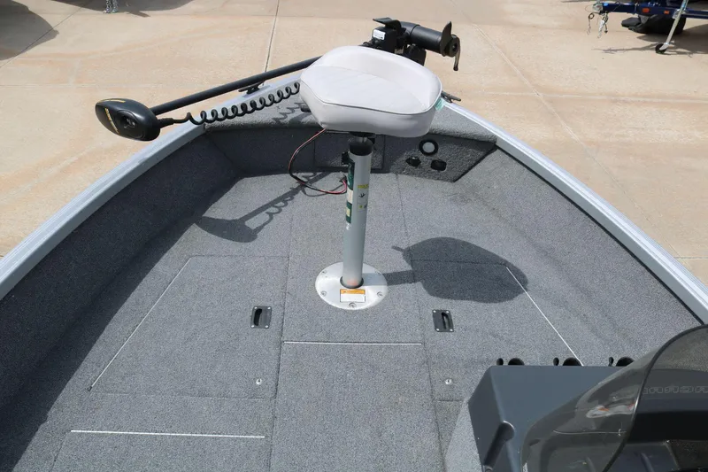 Slide: The Image of 2014 Alumacraft Competitor 165 CS boat deck with seat and trolling motor. - 11