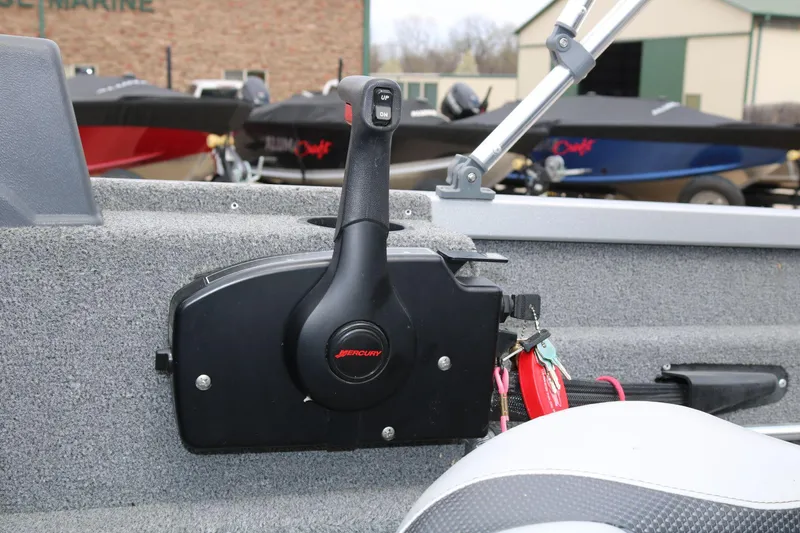 Slide: The Image of 2014 Alumacraft Competitor 165 CS boat throttle control with Mercury branding. - 18