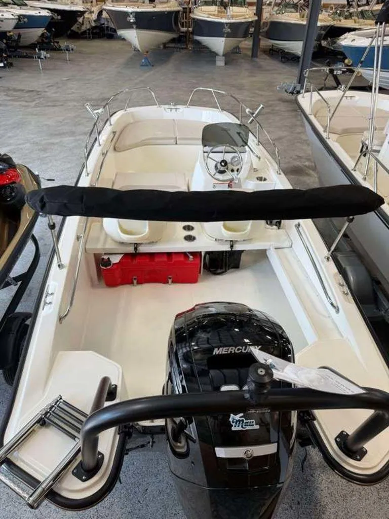 Slide: The Image of Boston Whaler 160 Super Sport 2025 - 2
