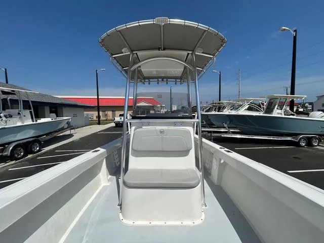 Slide: The Image of May-Craft 2300 CAPE CLASSIC 2025 - 10