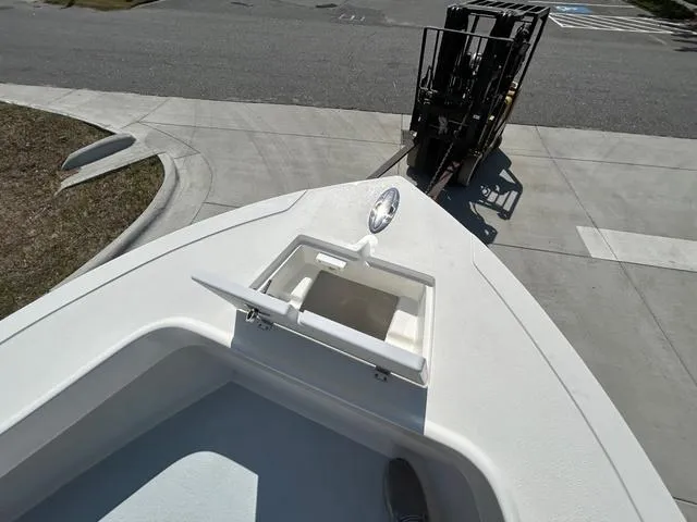 Slide: The Image of May-Craft 2300 CAPE CLASSIC 2025 - 12