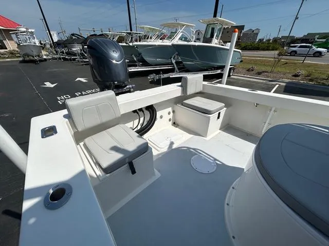 Slide: The Image of May-Craft 2300 CAPE CLASSIC 2025 - 5