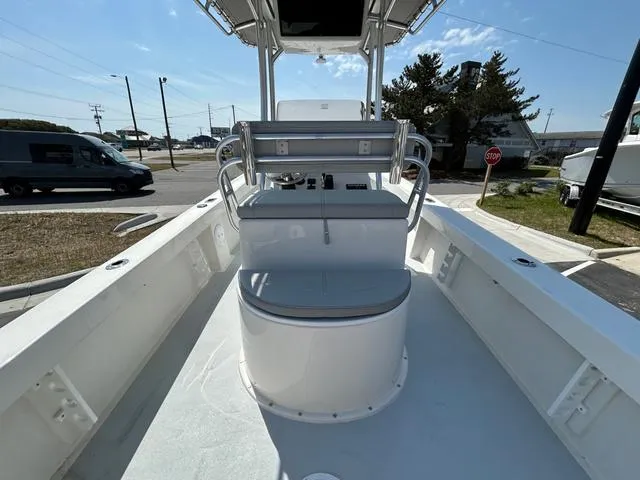 Slide: The Image of May-Craft 2300 CAPE CLASSIC 2025 - 6