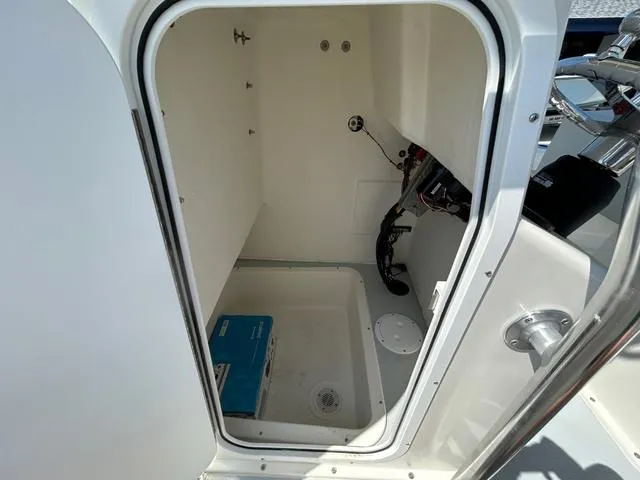 Slide: The Image of May-Craft 2300 CAPE CLASSIC 2025 - 9