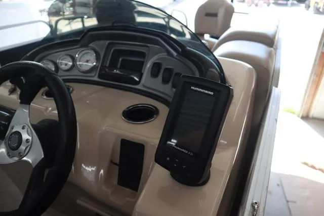 Slide: The Image of Sun Tracker Fishin' Barge 20 DLX 2019 - 16