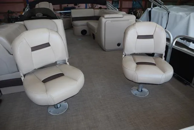 Slide: The Image of Sun Tracker Fishin' Barge 20 DLX 2019 - 5