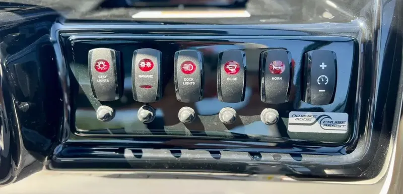 Slide: The Image of Yamaha 195S 2025 - 10