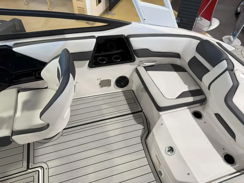 Slide: The Image of Yamaha 195S 2025 - 11