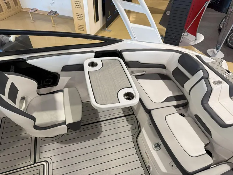 Slide: The Image of Yamaha 195S 2025 - 15