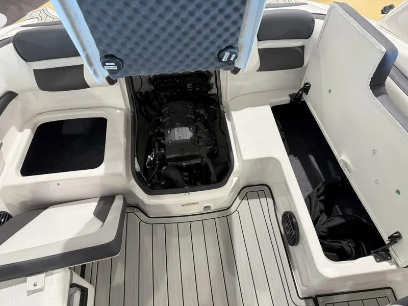 Slide: The Image of Yamaha 195S 2025 - 16