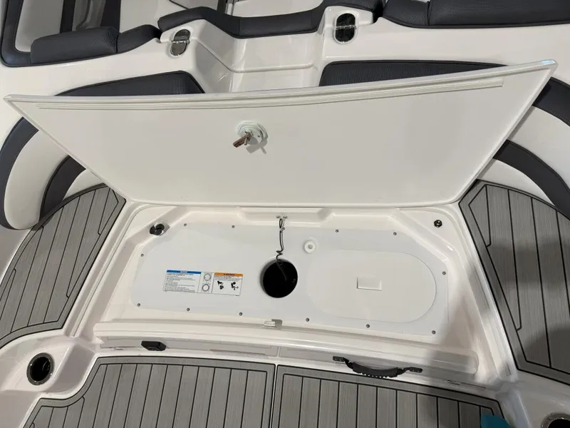 Slide: The Image of Yamaha 195S 2025 - 18