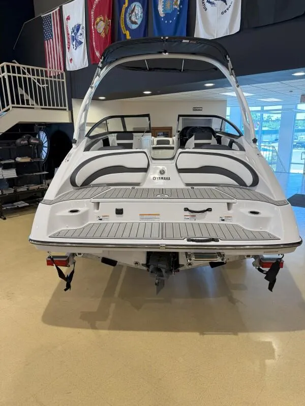 Slide: The Image of Yamaha 195S 2025 - 2