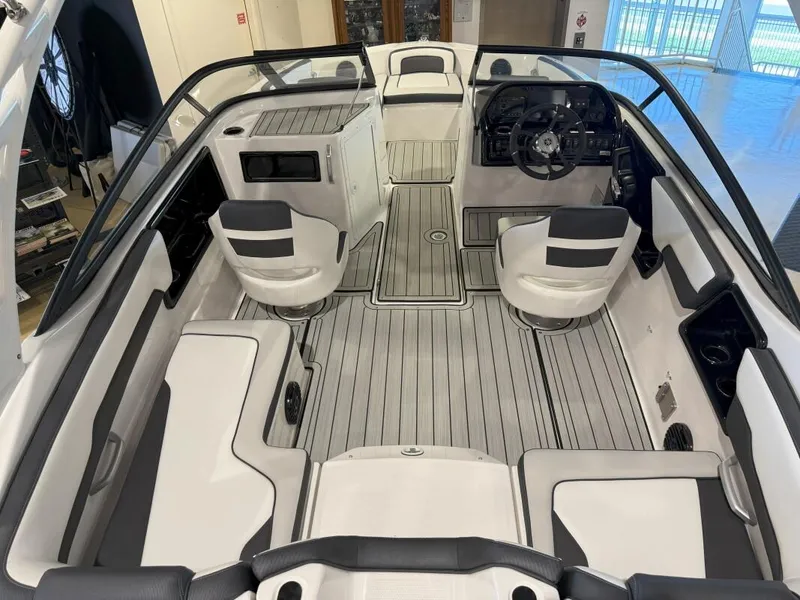 Slide: The Image of Yamaha 195S 2025 - 4