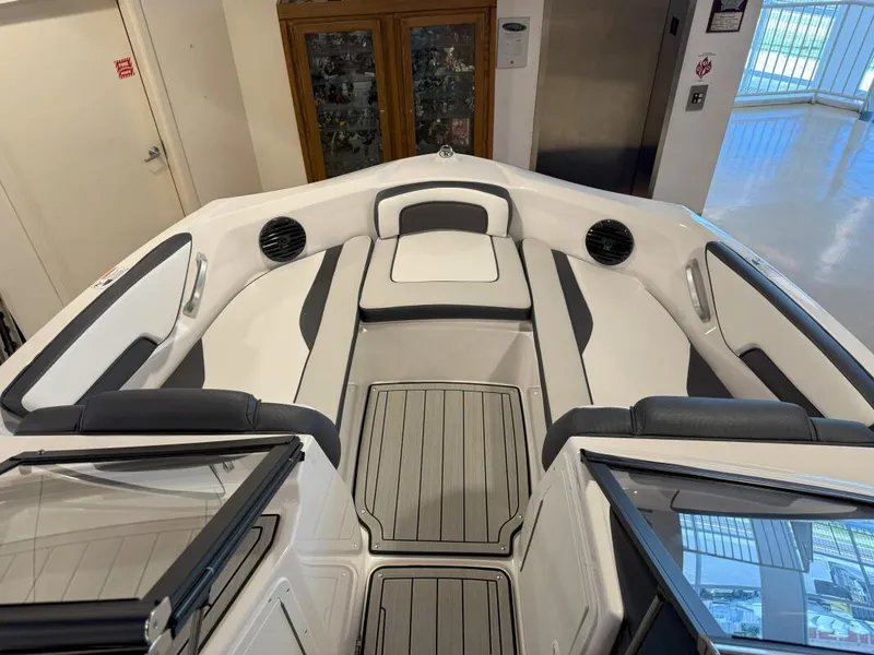 Slide: The Image of Yamaha 195S 2025 - 5