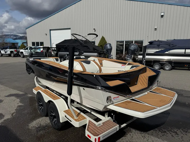 Slide: The Image of Nautique Ski Nautique 2025 - 15