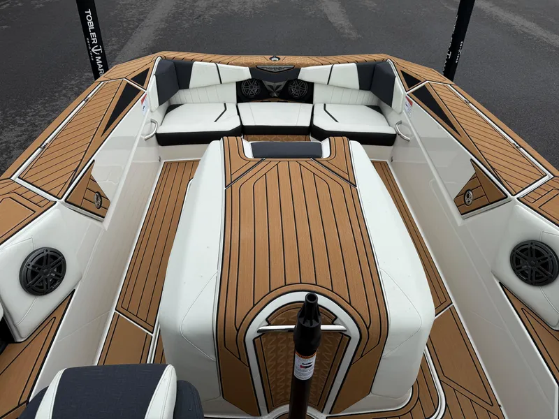 Slide: The Image of Nautique Ski Nautique 2025 - 18