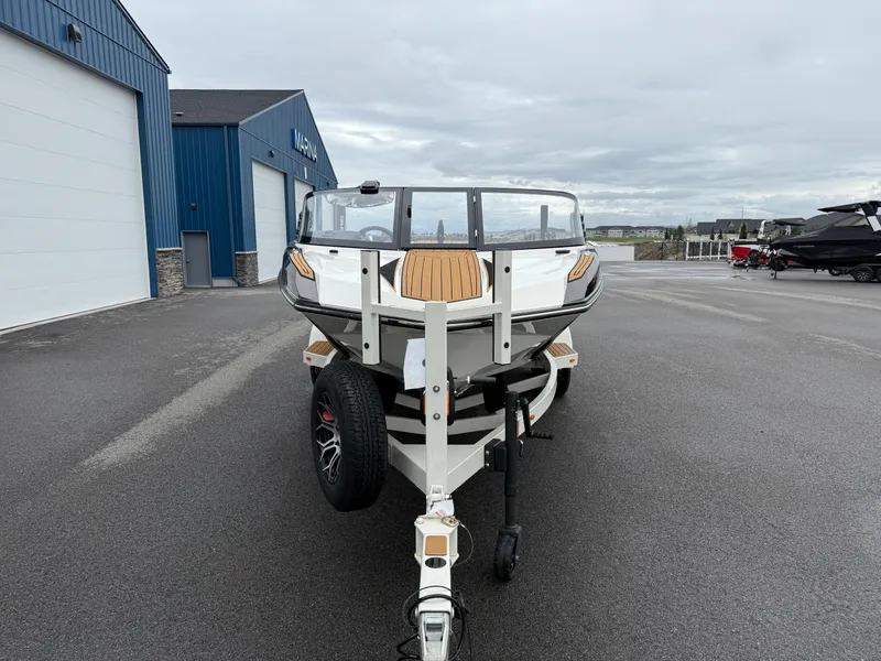 Slide: The Image of Nautique Ski Nautique 2025 - 3