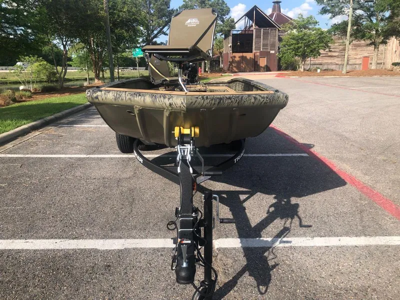 Slide: The Image of 2025 Tracker Grizzly 1650 T Prairie Wings Edition boat in parking lot. - 6