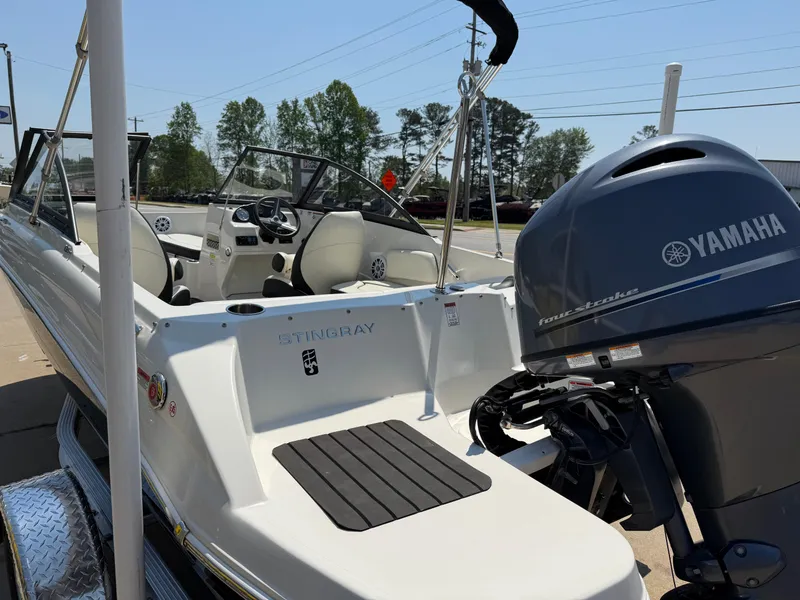 Slide: The Image of 2020 Stingray 191 DC boat with Yamaha outboard motor, parked outdoors. - 32