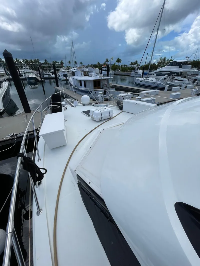 Slide: The Image of Hatteras 52 Motor Yacht 1995 - 111