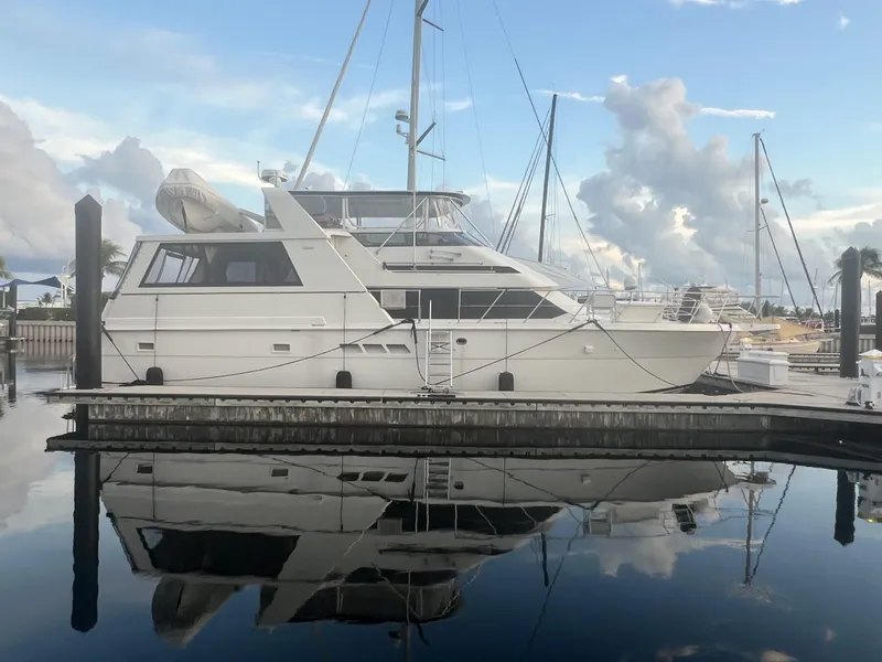 Slide: The Image of 1995 HATTERAS 52 MOTOR YACHT DOCKSIDE PROFILE - 2