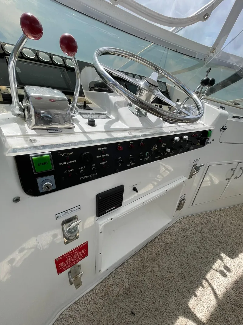 Slide: The Image of Hatteras 52 Motor Yacht 1995 - 86