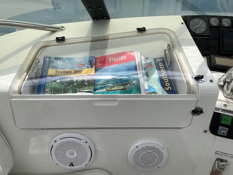 Slide: The Image of Hatteras 52 Motor Yacht 1995 - 87