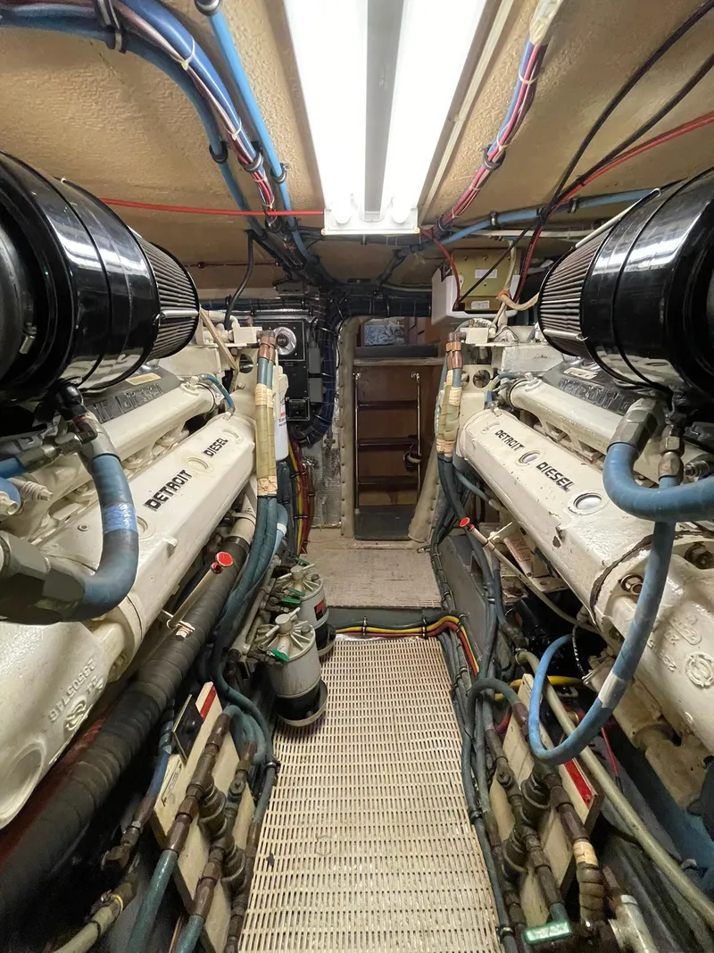 Slide: The Image of Hatteras 52 Motor Yacht 1995 - 90