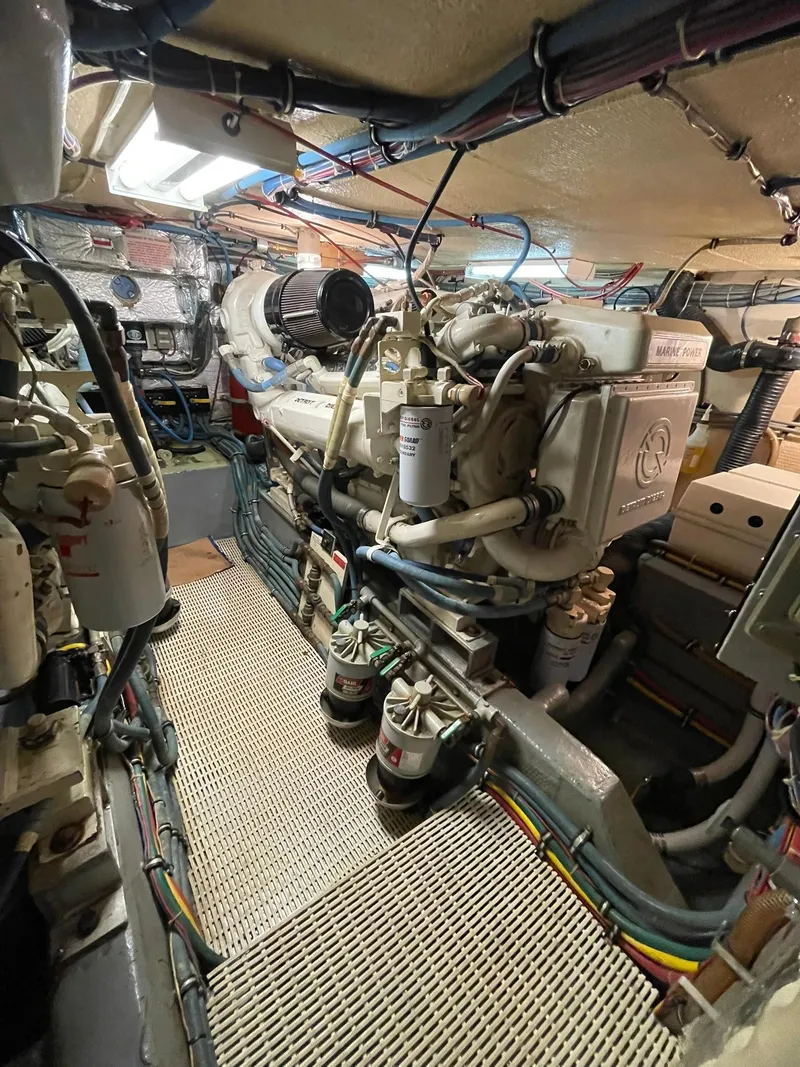 Slide: The Image of Hatteras 52 Motor Yacht 1995 - 92