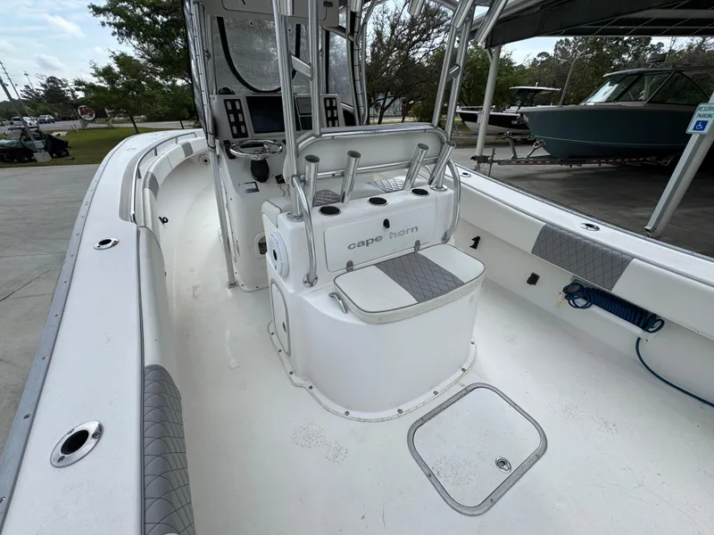 Slide: The Image of 2006 Cape Horn 31 T boat interior with seating and console. - 30