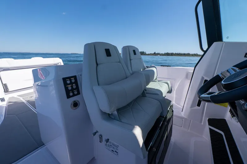 Slide: The Image of 2025 Axopar CCX Center Console with dual Simrad navigation displays. - 29