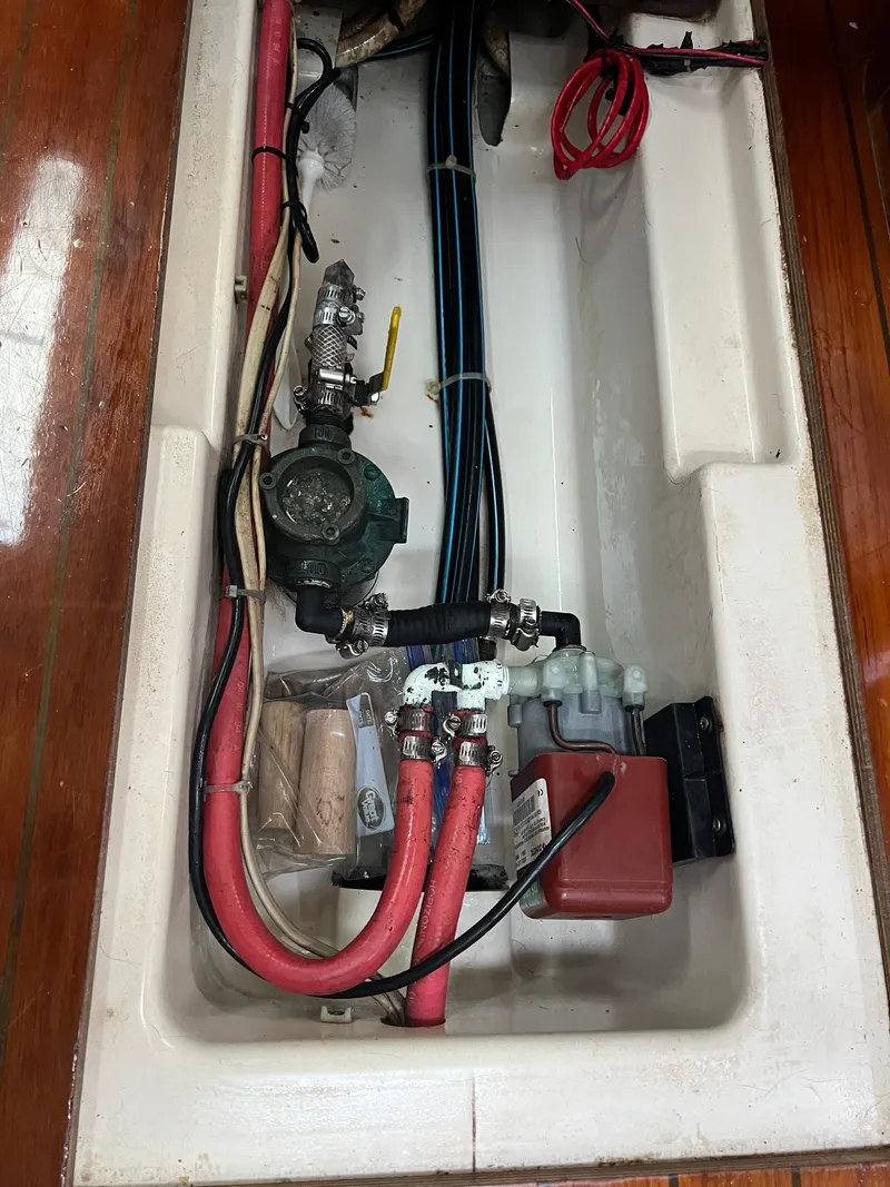 Slide: The Image of Beneteau Oceanis 440 (1994) engine compartment with wiring and hoses. - 22
