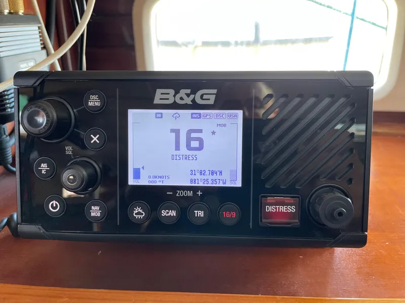 Slide: The Image of B&G marine radio on Beneteau Oceanis 440, displaying distress signal on channel 16. - 28