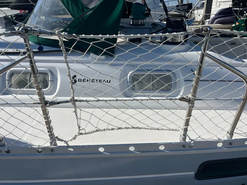 Slide: The Image of Beneteau Oceanis 440 sailboat deck with safety netting, 1994 model. - 7