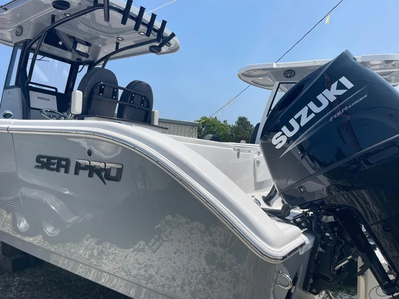 Slide: The Image of 2025 Sea Pro 262 Offshore boat with Suzuki outboard motor, side view. - 8