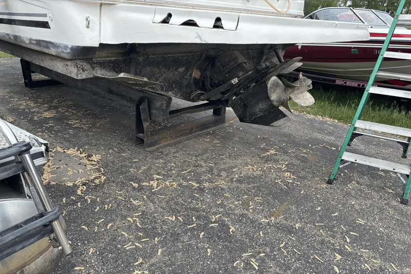 Slide: The Image of Sea Ray 280 Sundancer 2004 - 19