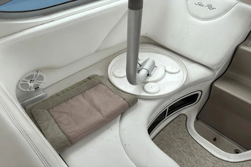 Slide: The Image of Sea Ray 280 Sundancer 2004 - 5