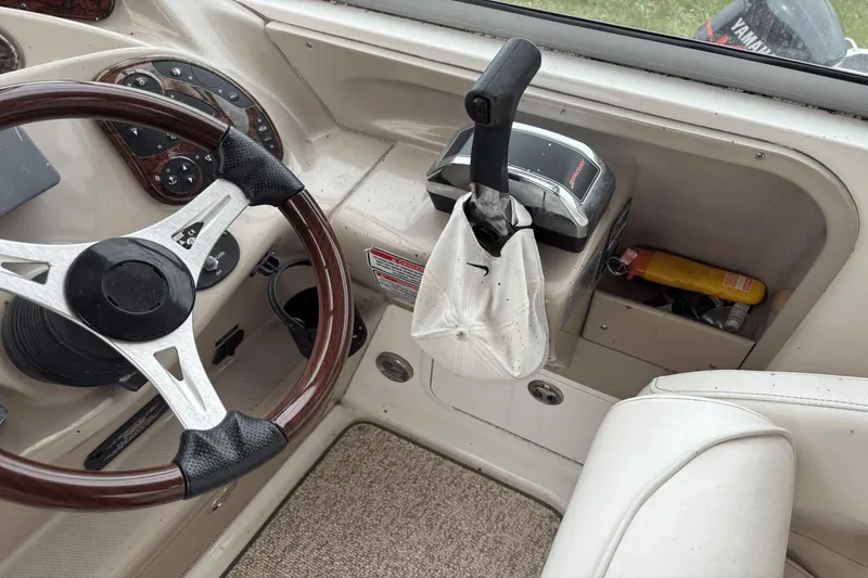 Slide: The Image of Sea Ray 280 Sundancer 2004 - 7