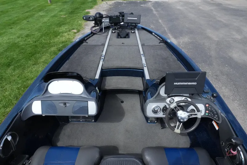 Slide: The Image of 2005 Ranger Z20 boat interior with steering wheel and Humminbird electronics. - 18