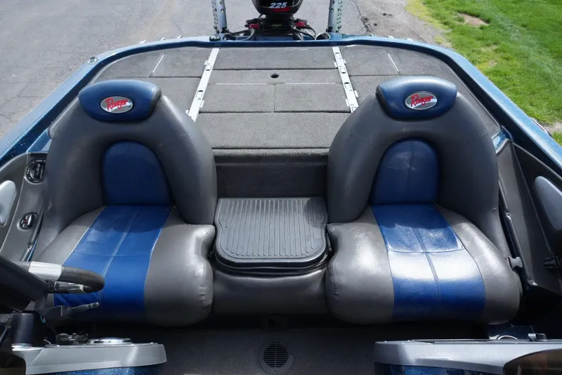Slide: The Image of 2005 Ranger Z20 boat interior with dual blue and gray seats. - 7