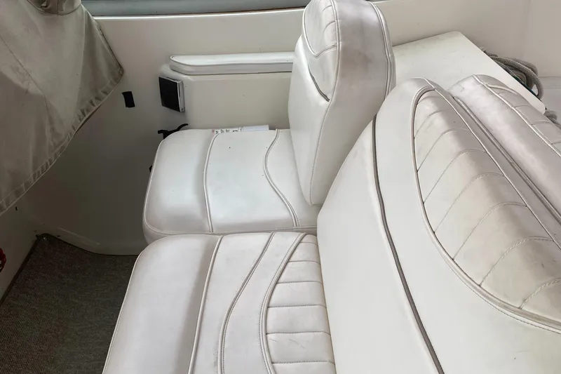 Slide: The Image of White leather seating on a 2000 Maxim Yachts 3300SCR boat interior. - 14